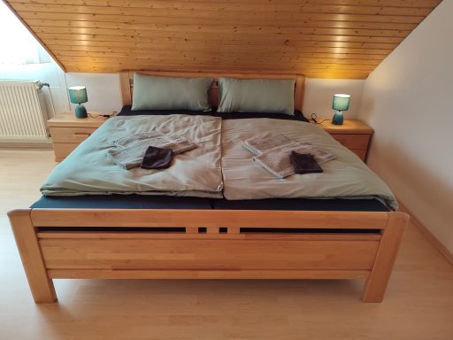 Schlafzimmer 1